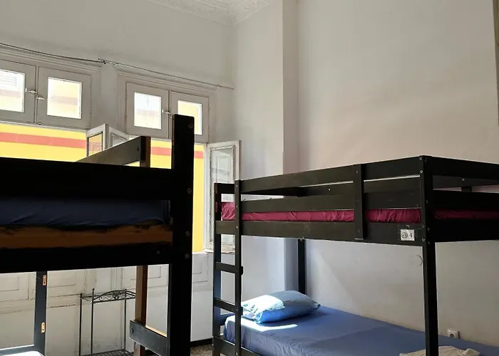 Atlas אכסניה *